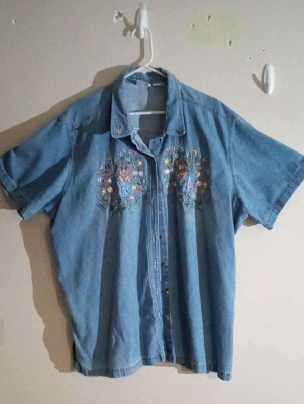Bobby Brooks Woman Vintage Embroidered with Kitties and Flowers Denim Top